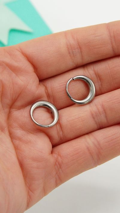 Argollas chicas clicker 16G chunky titanio astm f136 plateadas -5