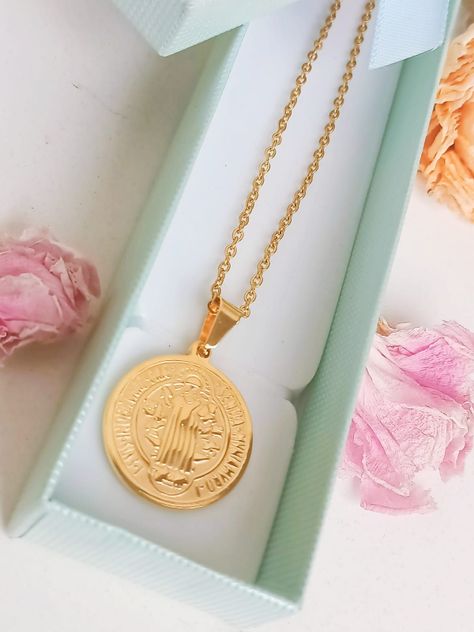 Colgante Medalla San Benito hipoalergénica chapado en oro 18kl-9