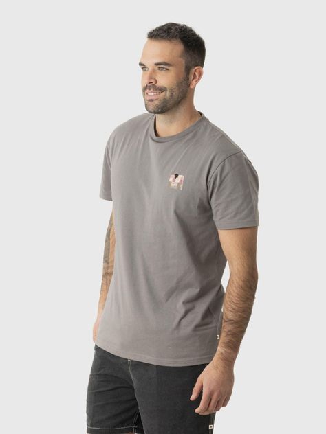 Polera Kivül Hombre Postales Reciclada Gris-1