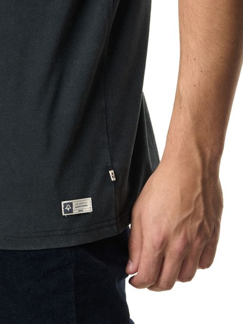 Polera Kivul Hombre Essential Negra-4