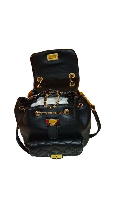 Mochila Cartera Negra Con Tapa -4