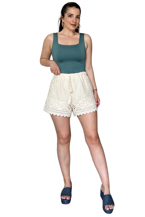 Short macramé elasticado y tiro alto-2