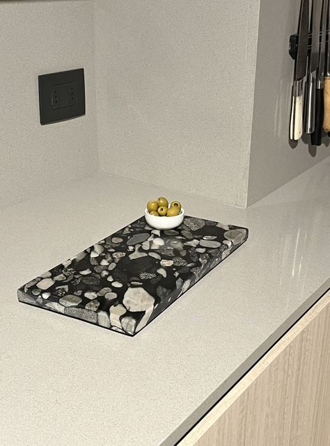 Tabla Aperitivo Granito Black Marinace 40x23 cm.-3