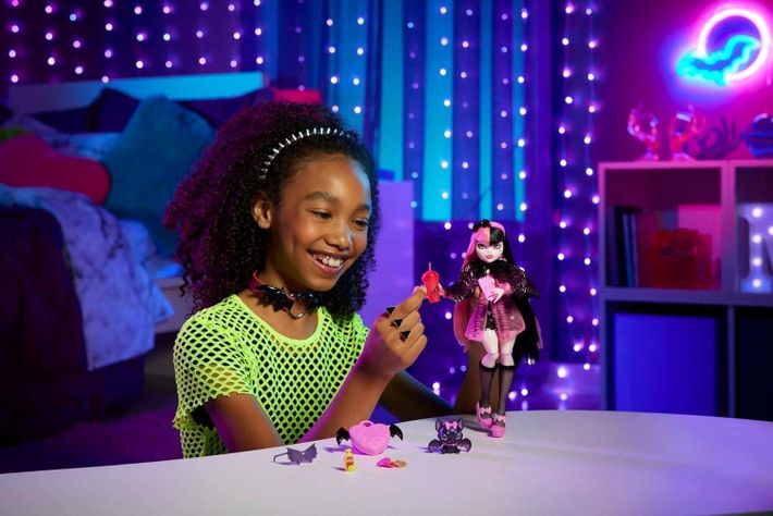 MONSTER HIGH DRACULAURA-5
