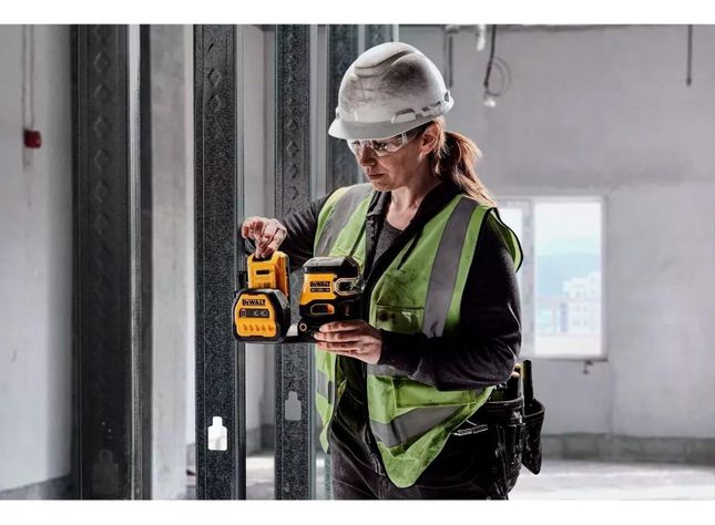 Nivel Láser Verde De Línea Cruzada 20v Max* Dewalt Dcle34220-2