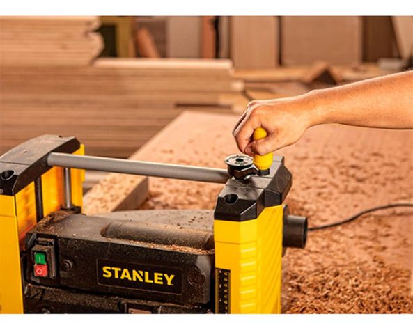 Cepillo De Banco Stanley 1800w Stp18-3