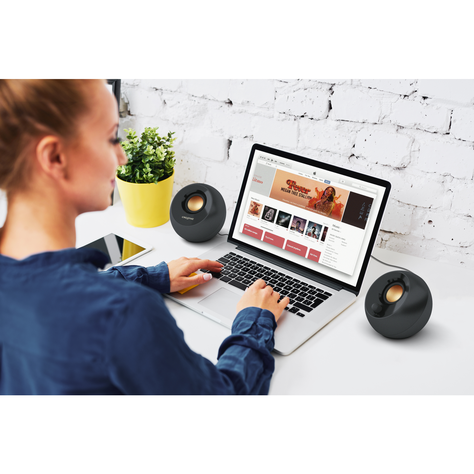 Parlante Creative Pebble Negro-2