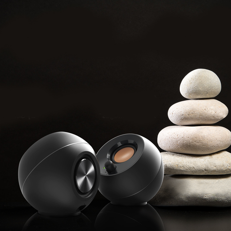 Parlante Creative Pebble Negro-4