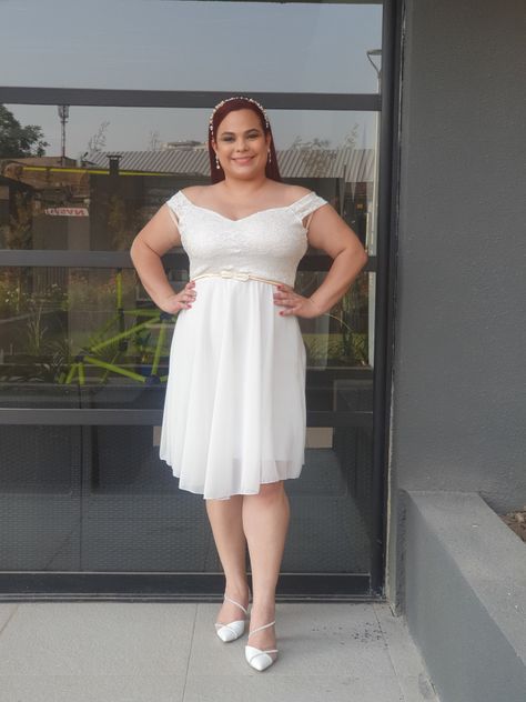 VESTIDO DE NOVIA ACAMPANADO MATRIMONIO CIVIL SN11-0