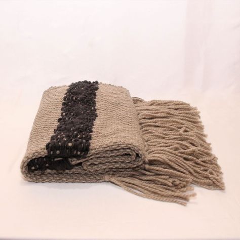 Piecera hecha en lana de oveja gris claro y franja gris oscuro-0