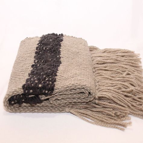 Piecera hecha en lana de oveja gris claro y franja gris oscuro-1
