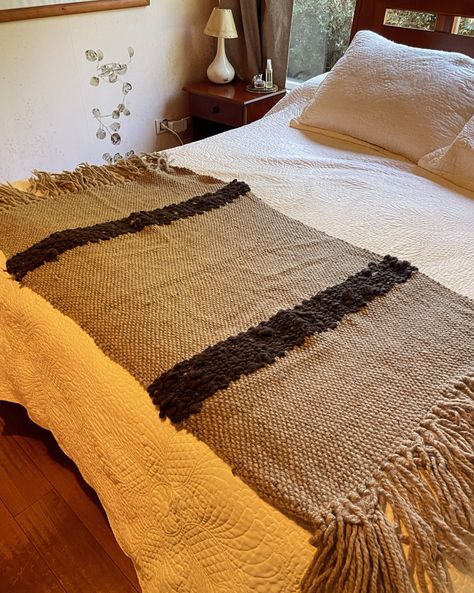 Piecera hecha en lana de oveja gris claro y franja gris oscuro-4