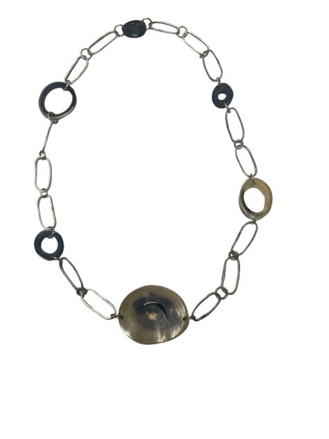 Collar hecho a mano en cacho reciclado y bronce-0