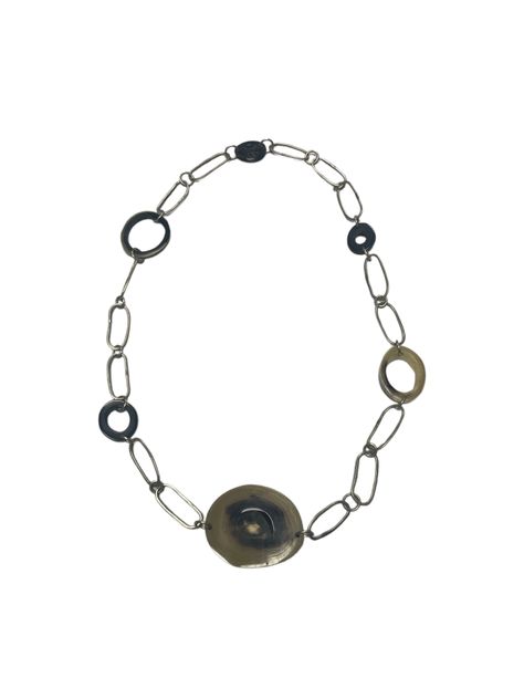 Collar hecho a mano en cacho reciclado y bronce-1