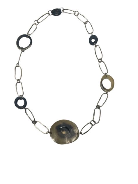 Collar hecho a mano en cacho reciclado y bronce-2