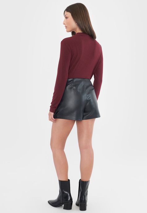 Short Mujer Ecocuero Color Negro Corona-2
