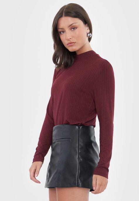 Short Mujer Ecocuero Color Negro Corona-3
