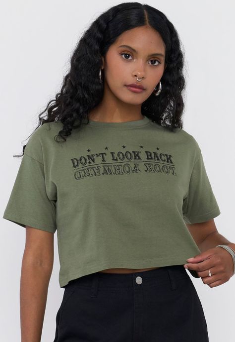Polera Mujer Fun Manga Corta Crop Verde Oliva Corona-2
