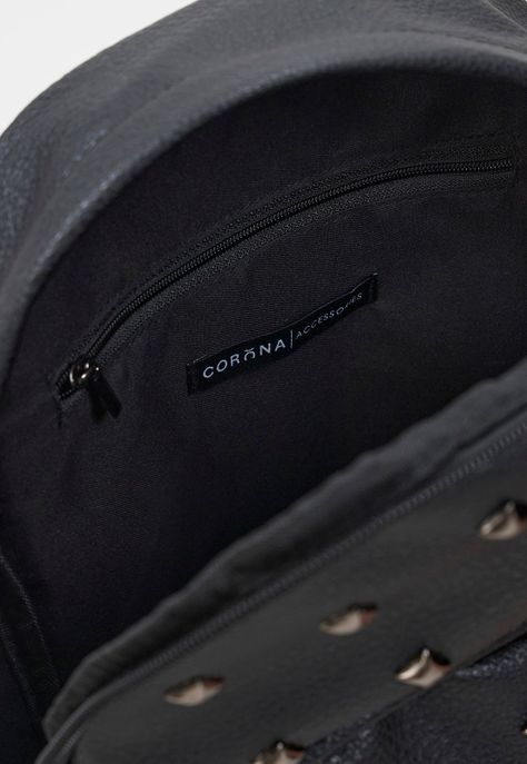 Mochila Mujer Tachas Negro Corona-3