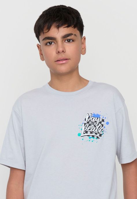 Polera Niño Teen Mc Focal Pecho Gris Corona-2