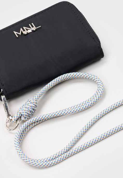 Billetera Mujer Cordón Negro Corona-2