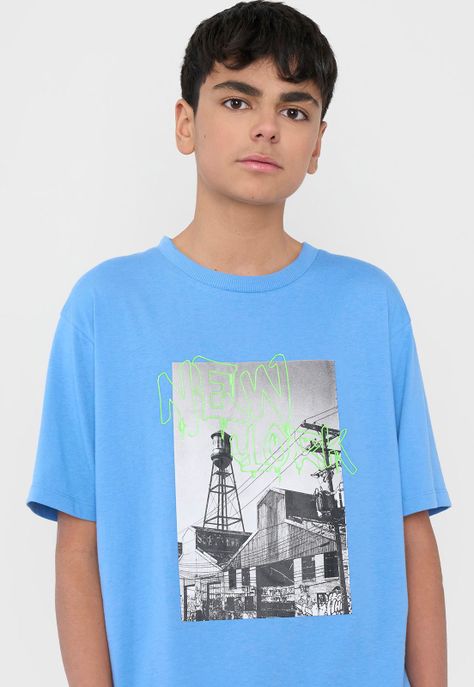 Polera Niño Photo Print Graffiti Celeste Corona-2