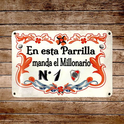 CARTEL CHAPA 25x35 EN ESTA PARRILLA MANDA EL MILLONARIO - FIRE CHILE-1