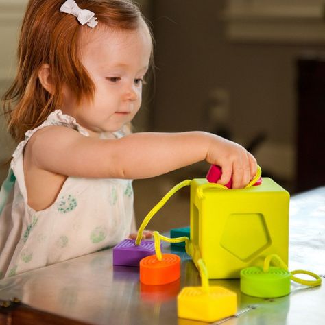 Oombeecube, Cubo De Encaje Bebé FatBrain Toys-2
