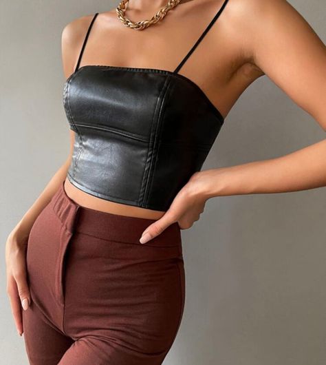 Crop Top Negro Cuerina-2