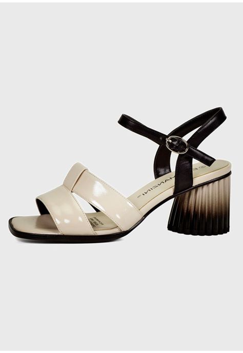 Sandalia Pilar Crema-1
