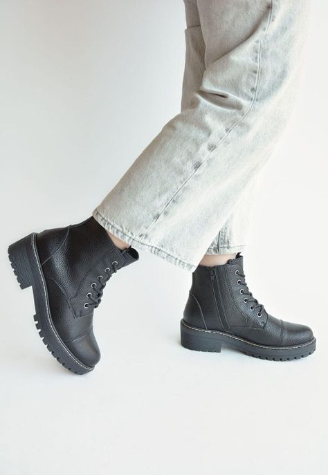 Botines Mujer De Cuero Tiuque Negro C21-5