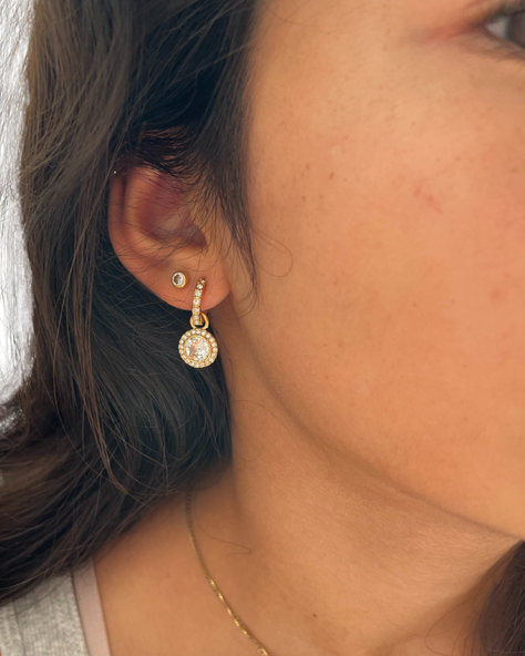 Aros colgantes Angelicales con Cristales transparentes bañados en oro-4
