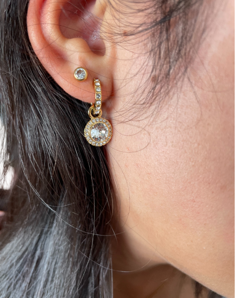 Aros colgantes Angelicales con Cristales transparentes bañados en oro-5