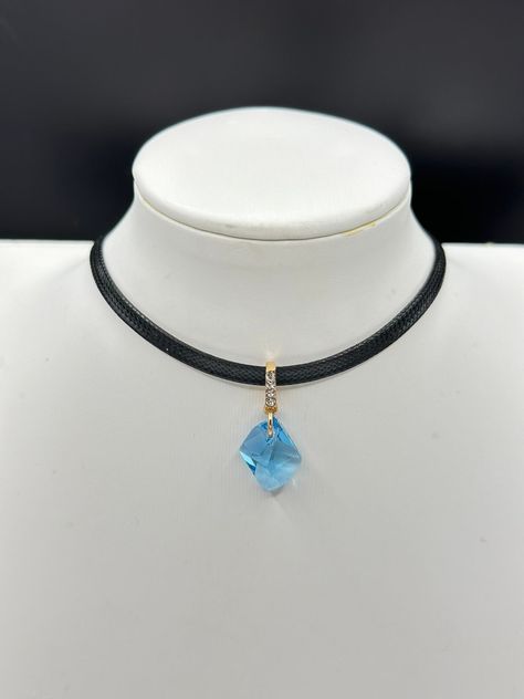 Collar Dama Cuero Cristal Celeste Baño en Oro-0