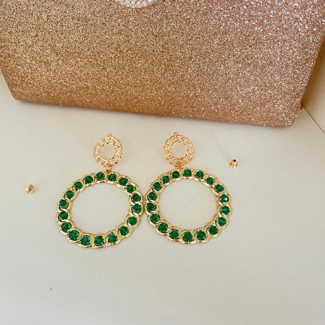 Aros de Color Verde con Dorado y Diseño Circular-0