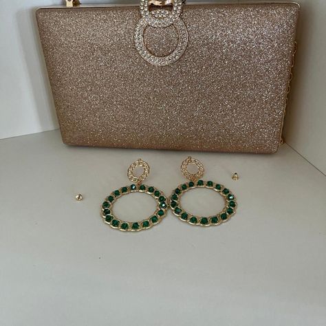 Aros de Color Verde con Dorado y Diseño Circular-2