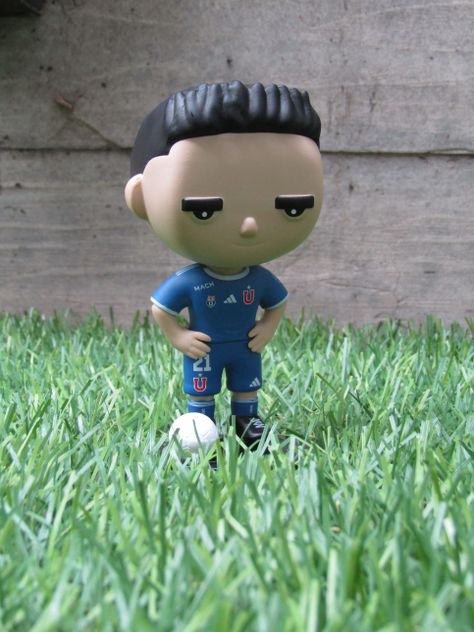 Universidad de Chile Uniforme Titular 2024 Figura Titoys-1