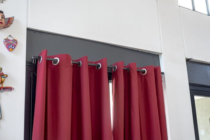 Cortina Tradicional 100% Blackout Rojo-4