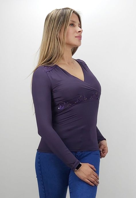Polera bordado hombro uva-1