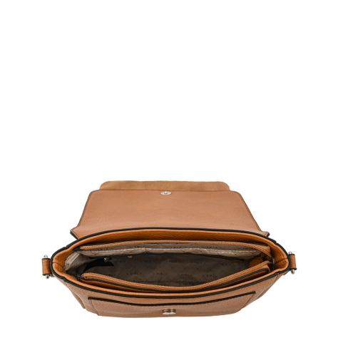 Cartera bandolera con tapa pequeña althea camel-3