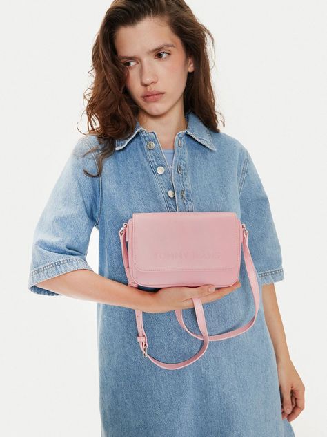 Bandolera Essential Con Solapa Rosa Tommy Hilfiger-1