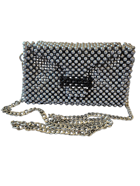 Cartera gris  tipo clutch de perlas acrílicas-0