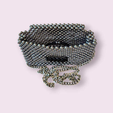 Cartera gris  tipo clutch de perlas acrílicas-6