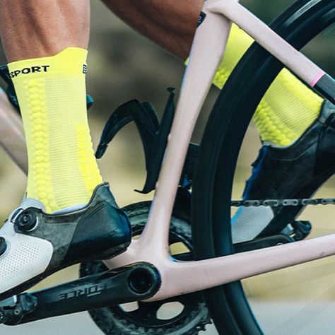 Calcetín Pro Racing Socks v4.0 Bike Amarillo Compressport-2