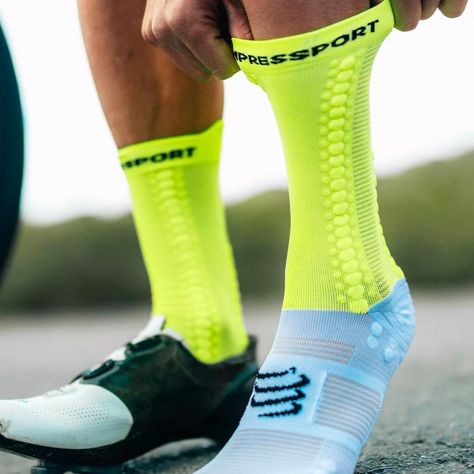 Calcetín Pro Racing Socks v4.0 Bike Amarillo Compressport-3