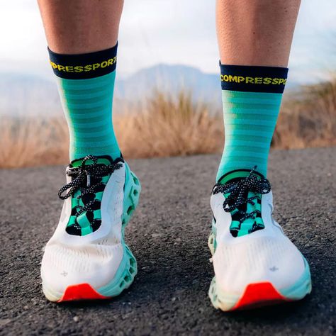 Calcetín Pro Racing v4.0 Ultralight Run High Calipso Compressport-4