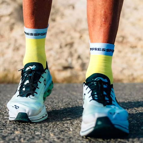 Calcetín Pro Racing v4.0 Run High Amarillo Compressport-3