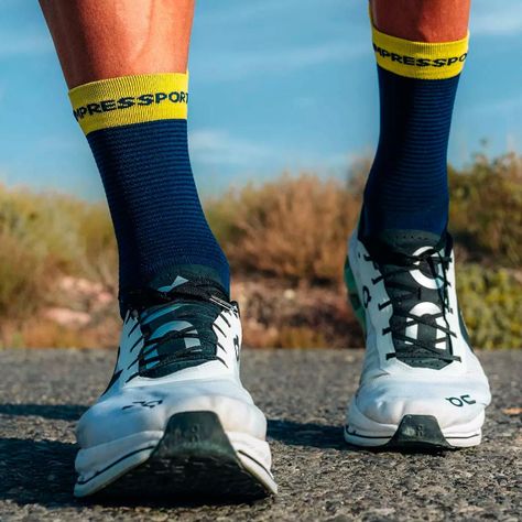 Calcetín Pro Racing v4.0 Run High Petróleo Compressport-2