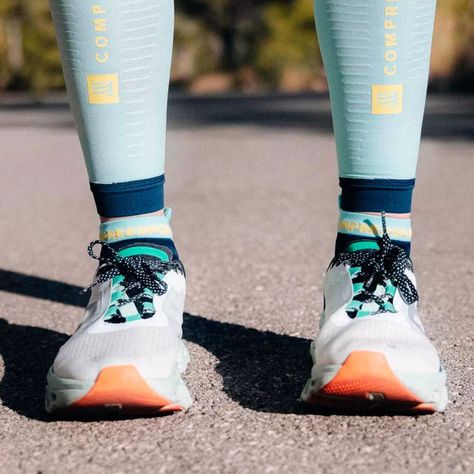Calcetín Pro Racing v4.0 Ultralight Run Low Calipso Compressport-2