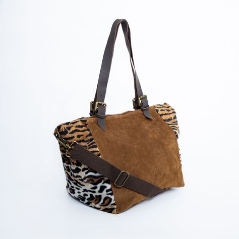 Cartera de reno con flecos y detalles leo color Tostado-1